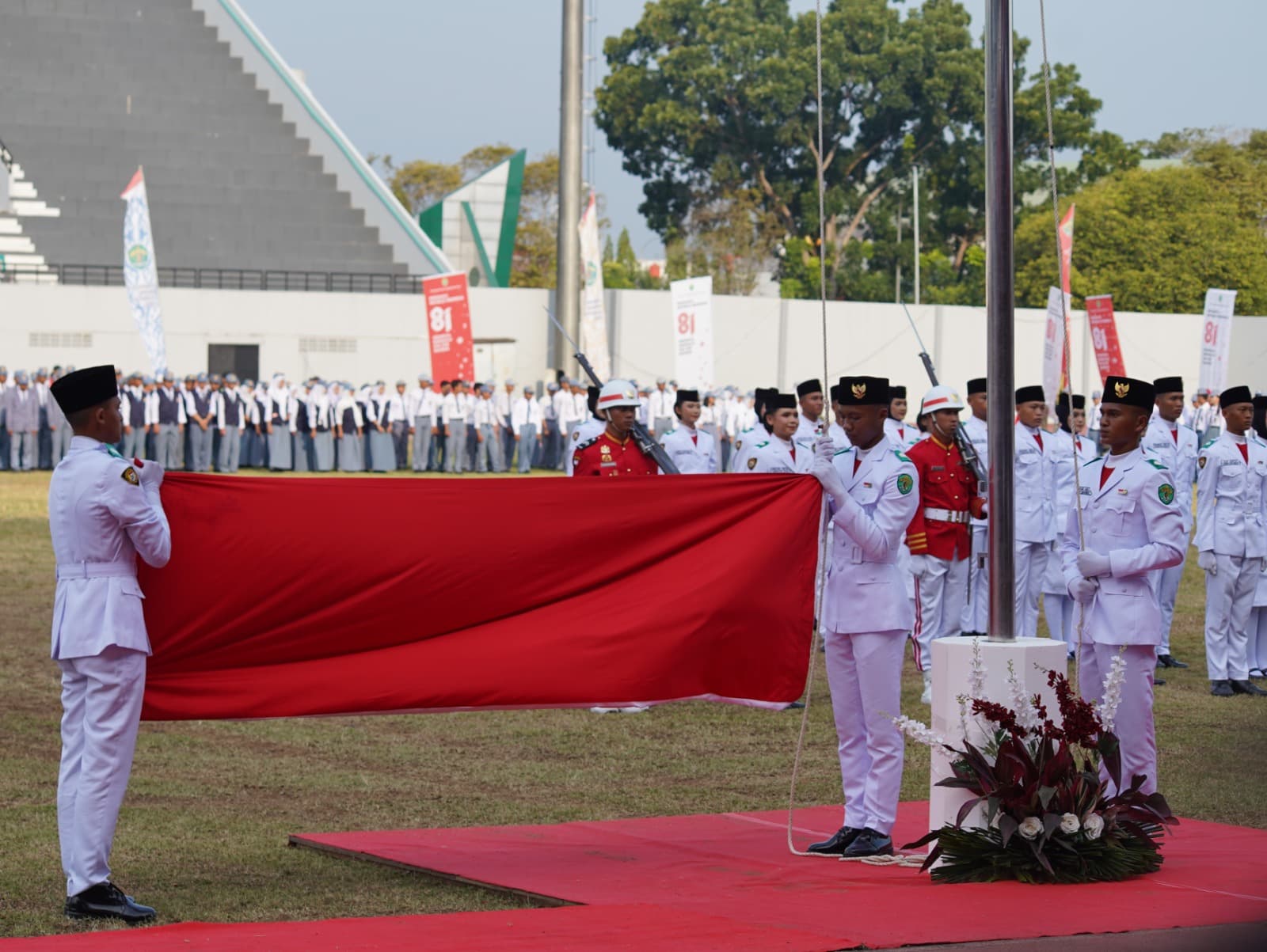 UPACARA PENURUNAN BENDERA HUT KE-81 RI PROVINSI KALTIM