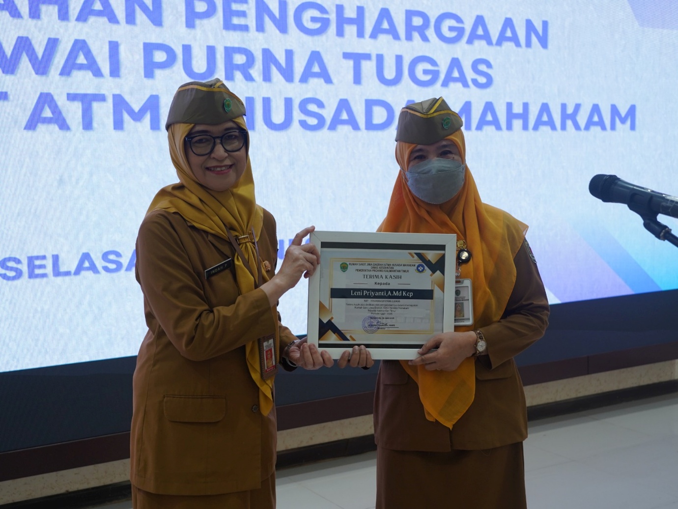 Pengabdian 29 Tahun Berakhir Manis, RSJD Atma Husada Mahakam Gelar Pelepasan Purna Tugas Leni Priyanti, A.Md.Kep